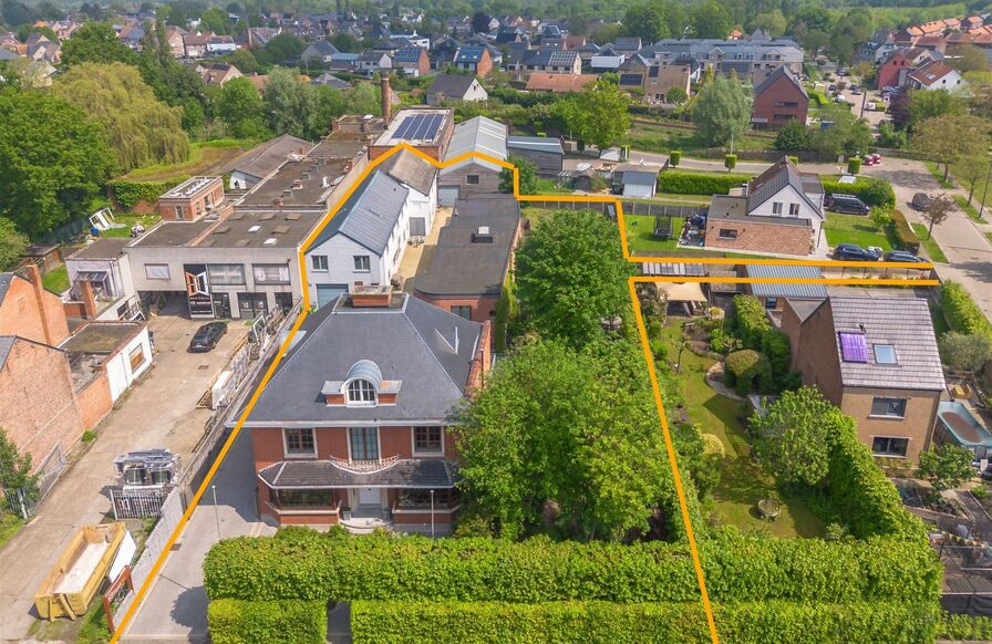Opbrengsteig - gemengd gebruik residentieel te koop in WILLEBROEK