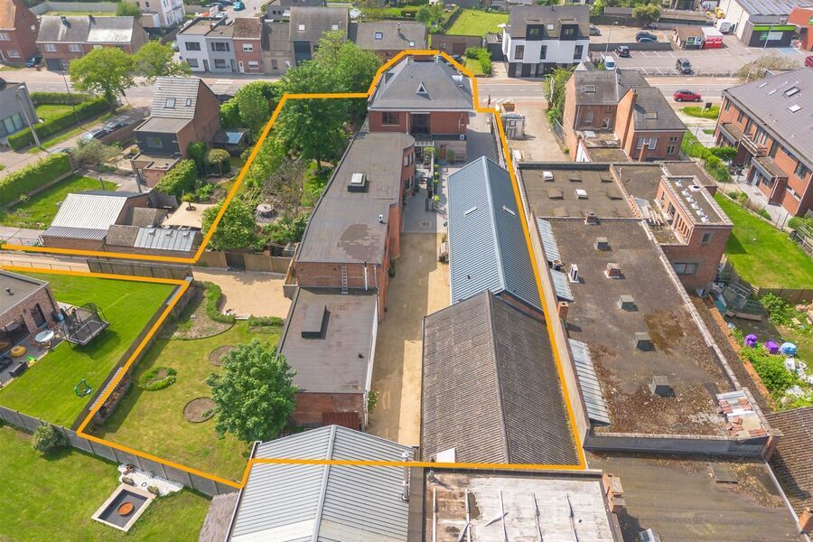 Opbrengsteig - gemengd gebruik residentieel te koop in WILLEBROEK