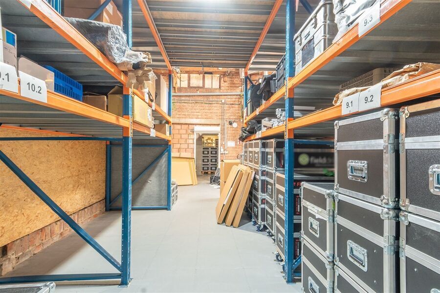 Opbrengsteig - gemengd gebruik residentieel te koop in WILLEBROEK